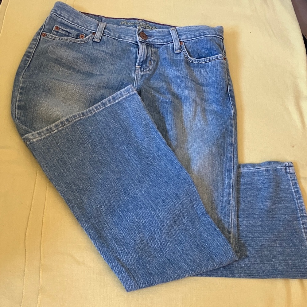 American Eagle Outfitters Light Blue Denim Jeans. Size 4 short.